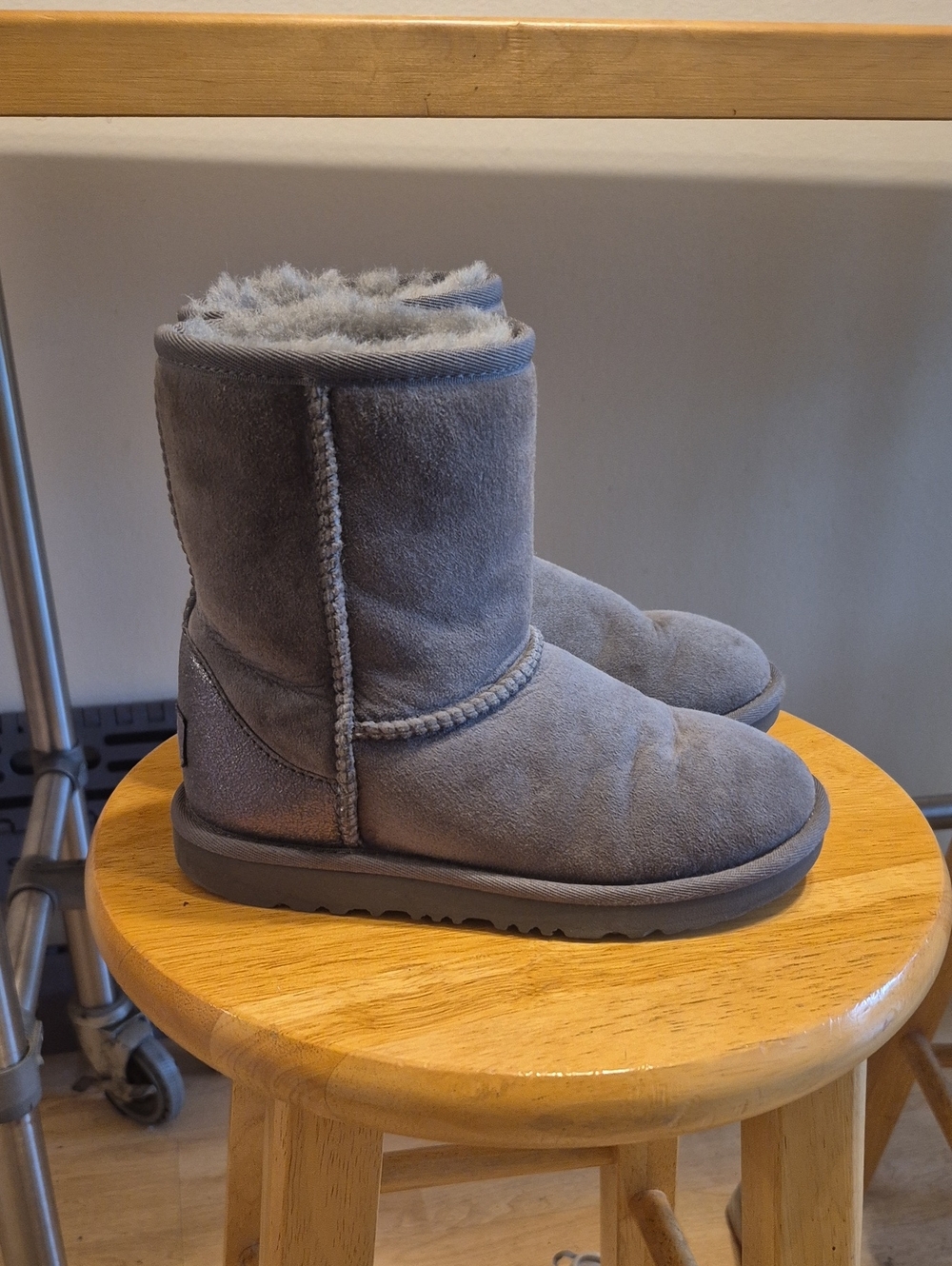 Ugg Gray With Shiny Back Suede Leather Boots - Picture 2 of 12